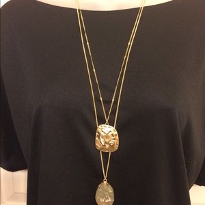 NWT Beautiful Necklace
